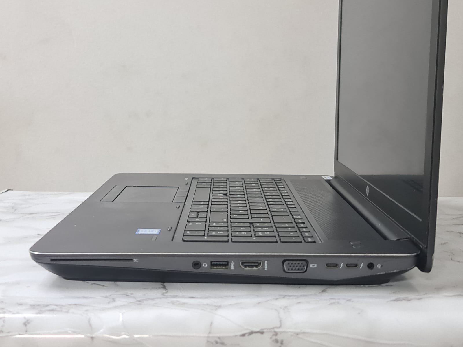 HP ZBOOK 17 G3 i5 6th 6440HQ VGA 2GB NVIDIA / 16 /256