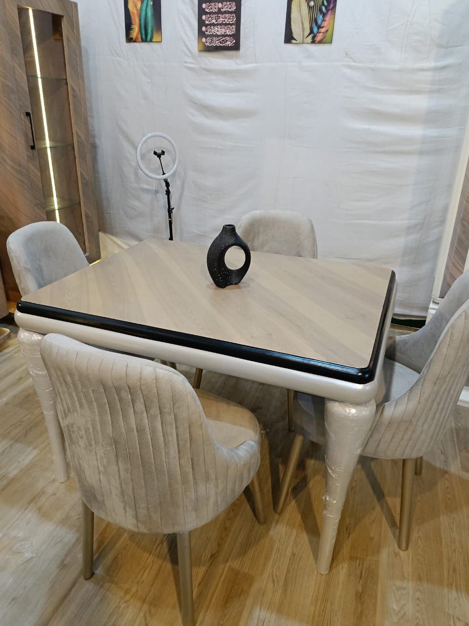 سفره ب٤ كراسي