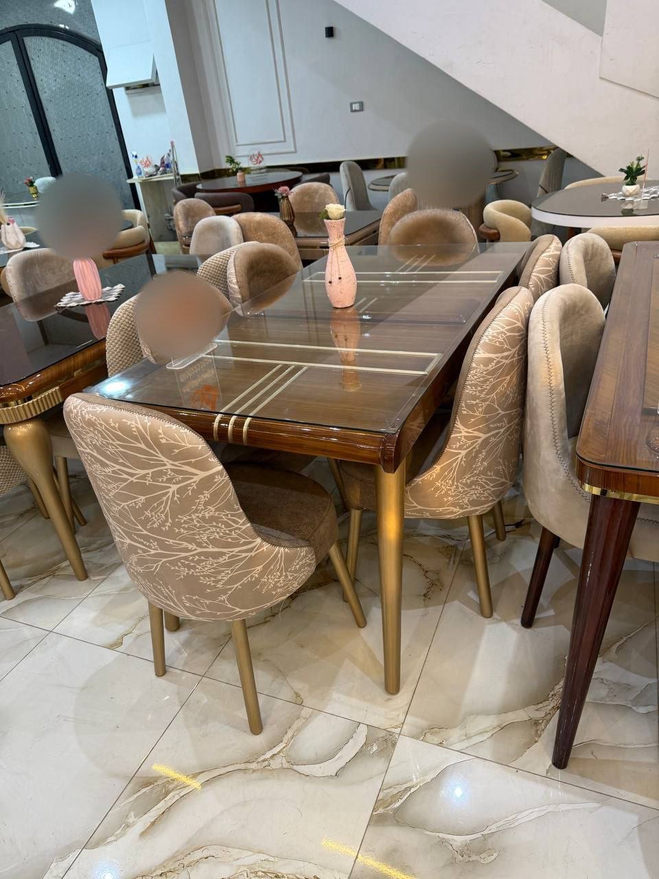 سفره تقيله زان احمر بالكامل  قماش مستورد كراسي  قاعده وصليبه