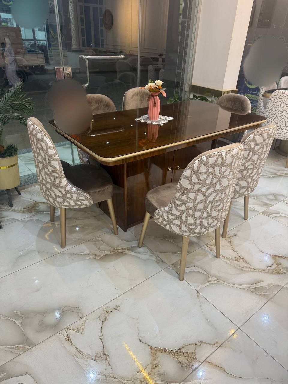 سفره تقيله زان احمر بالكامل  قماش مستورد كراسي  قاعده وصليبه