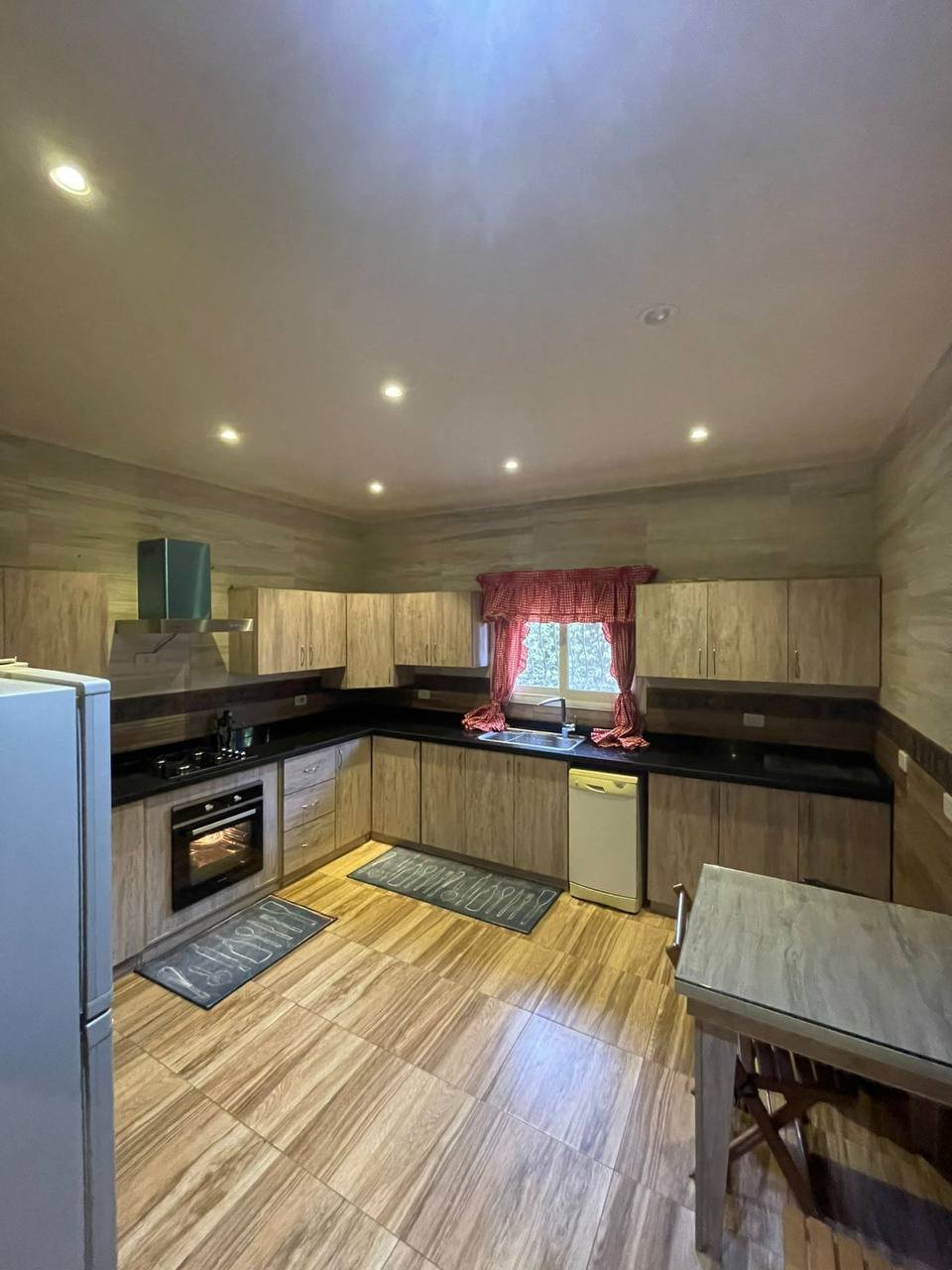 فيلا مستقلة للبيع – كمبوند داره جاردنز – على محور جمال عبد الناصر أمام مول العرب – 6 أكتوبر