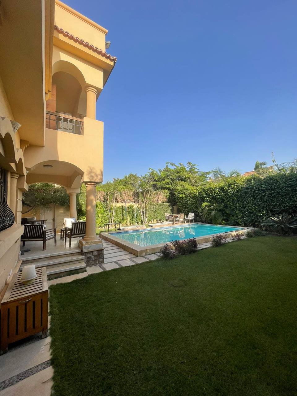 فيلا مستقلة للبيع – كمبوند داره جاردنز – على محور جمال عبد الناصر أمام مول العرب – 6 أكتوبر