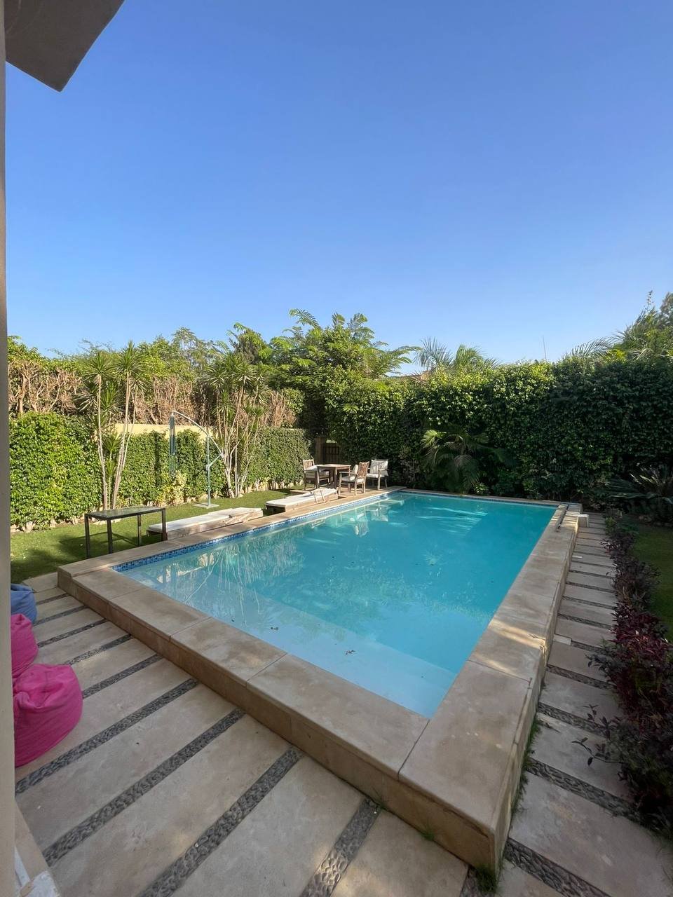 فيلا مستقلة للبيع – كمبوند داره جاردنز – على محور جمال عبد الناصر أمام مول العرب – 6 أكتوبر