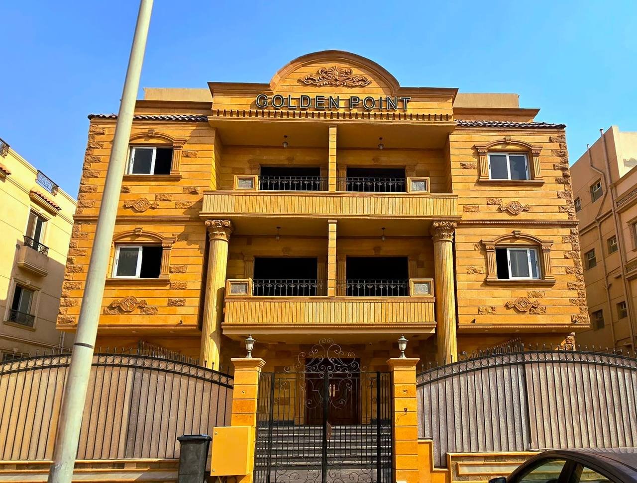 شقة 260متر للبيع في  منطقه التمر حنه فيلات  التجمع الخامس منطقة جميلة و راقية جداا الشقة بحري و ڤيو جاردن والڤيلا ساكنة و عايشة