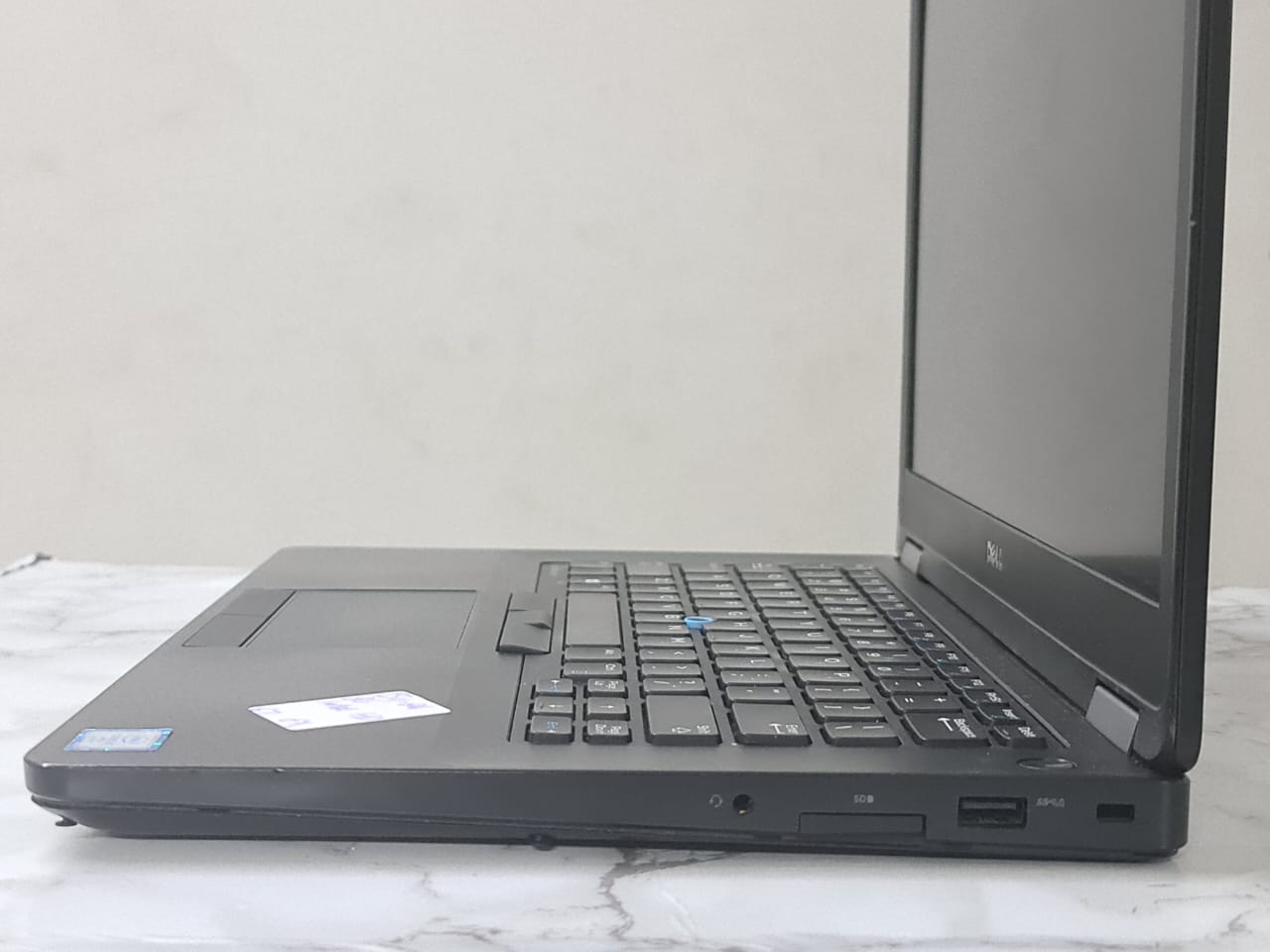DELL E5470 الجيل السادس وصل مع اقوي لابتوب من شركة ديل بأسرع هارد اس اس دي 256 m2 مع رام 8 جيجا ddr4 - 5
