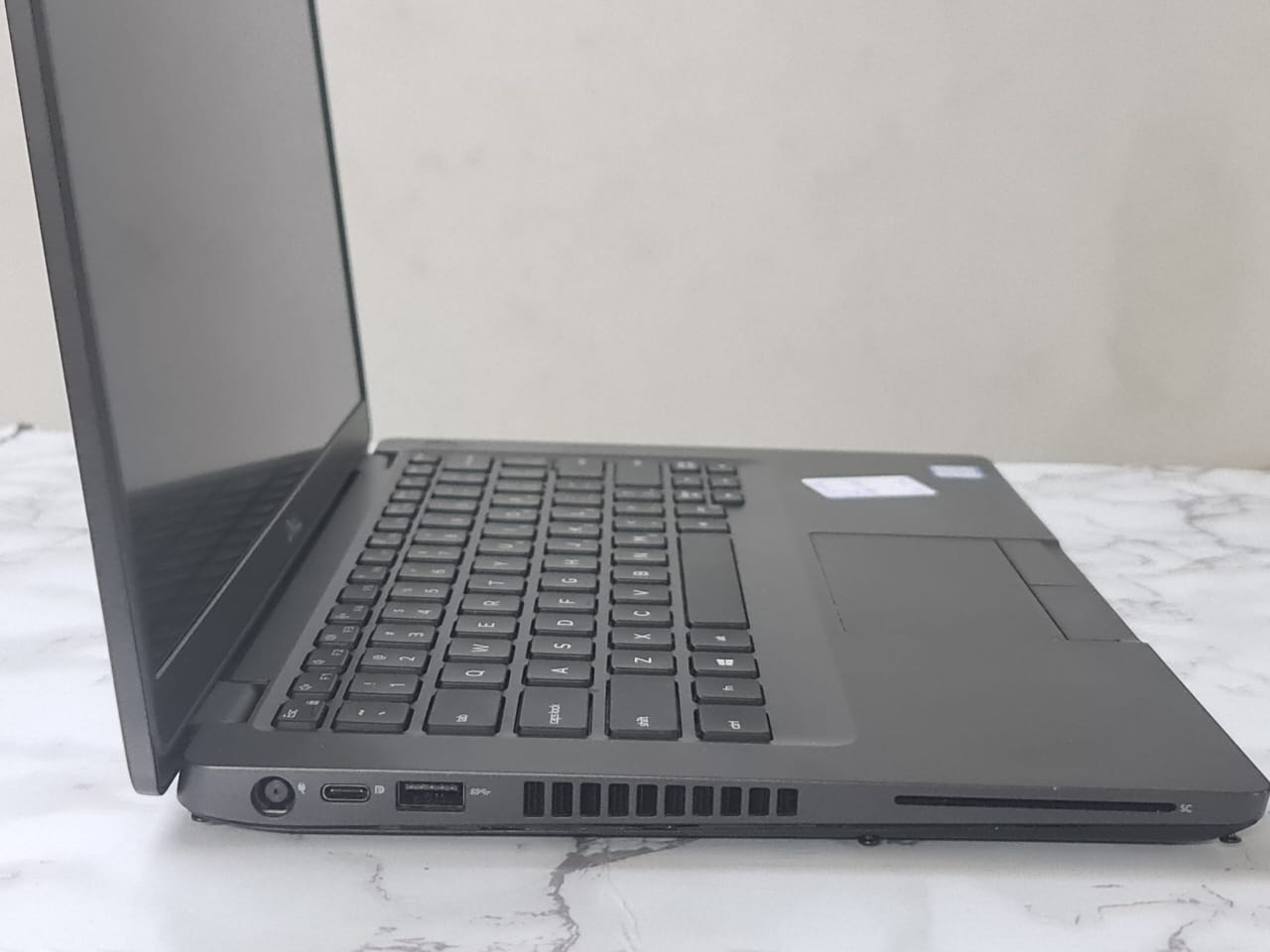 Dell Latitude 5400 Intel Core I5-8365U 8GB Ram 256GB SSD Intel UHD Graphics 620 14″ Inch FHD