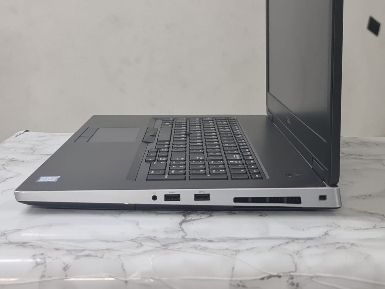 Dell Precision 7740 Intel Core I9-9880H Ram 16GB DDR4 512GB SSD NVIDIA Quadro RTX4000 8GB 17.3″ FHD - 10