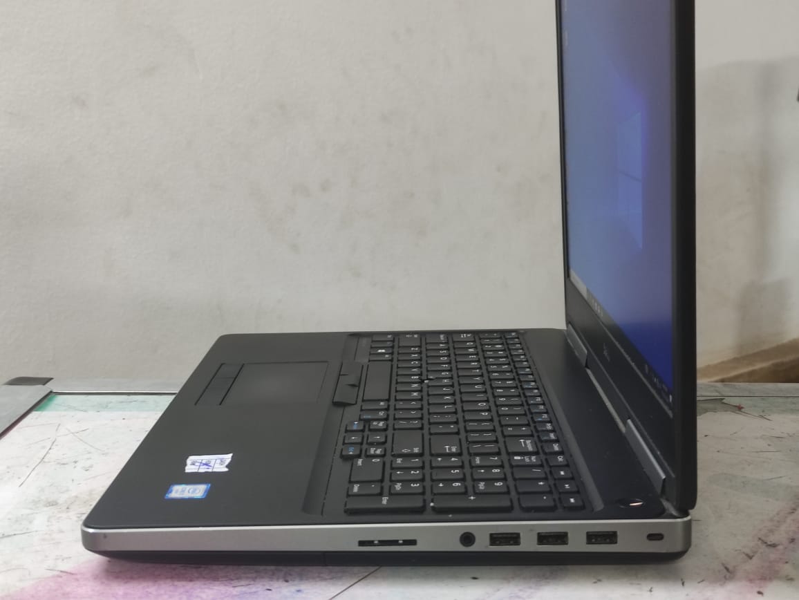 Dell Precision 7520 Core I7 6820HQ RAM 16GB – SSD 512GB – NIVIDIA 4G وحش الالعاب ( بيس 21 – فيفا 21 ) وبرامج ادوبي