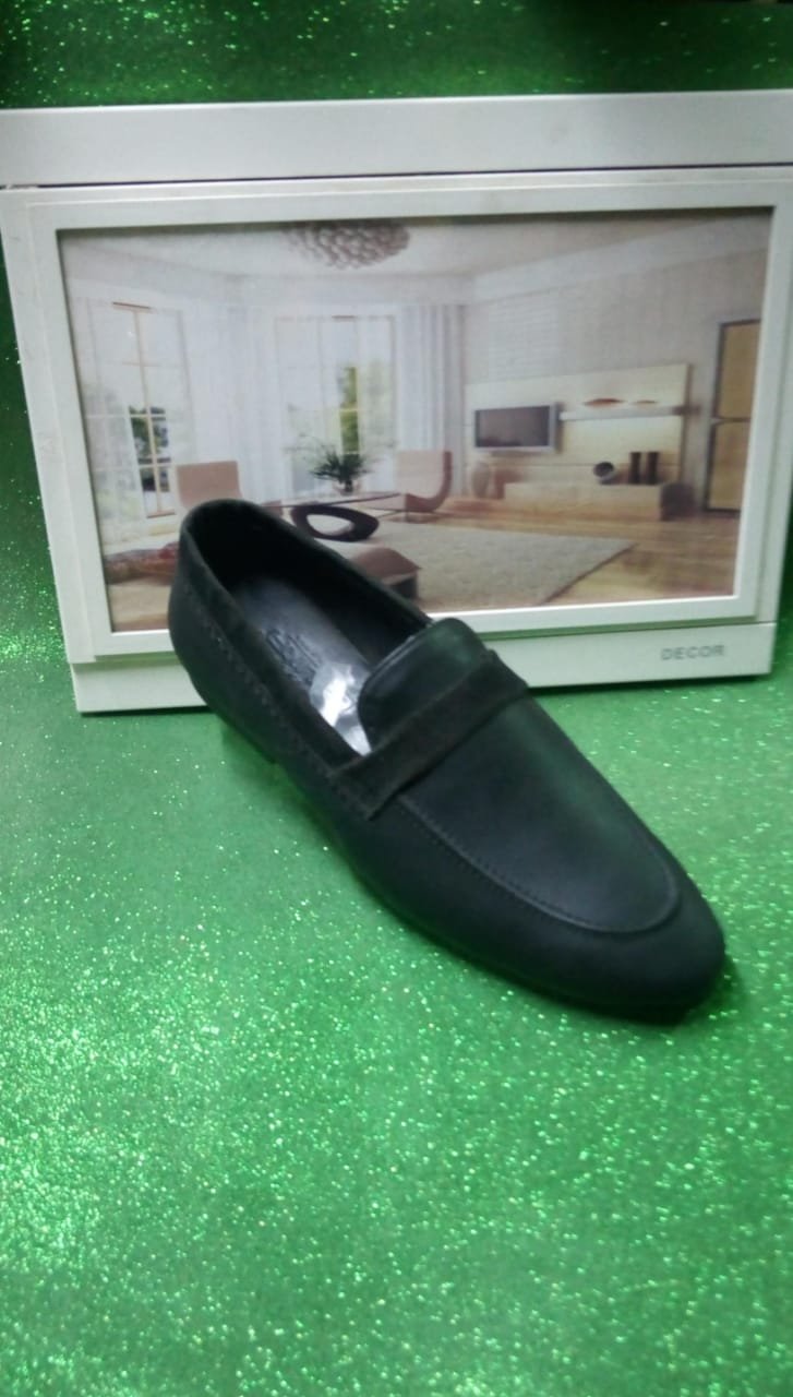 ج رجالي نعل ربر جلد مستورد بيعه 20كرتونه تباع علي بعضها   20  * 5جوز 100 جوز * سعر 150