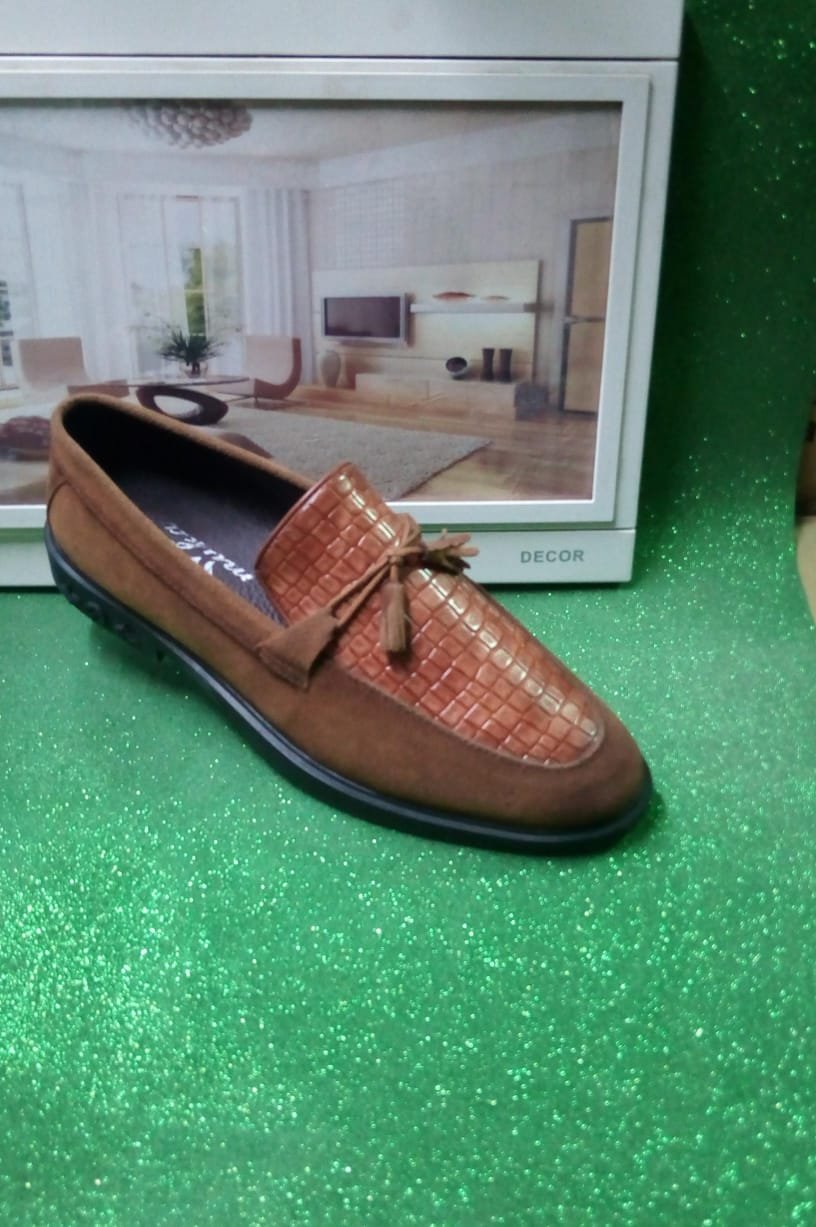 ج رجالي نعل ربر جلد مستورد بيعه 20كرتونه تباع علي بعضها   20  * 5جوز 100 جوز * سعر 150