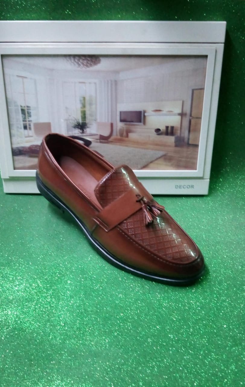 ج رجالي نعل ربر جلد مستورد بيعه 20كرتونه تباع علي بعضها   20  * 5جوز 100 جوز * سعر 150