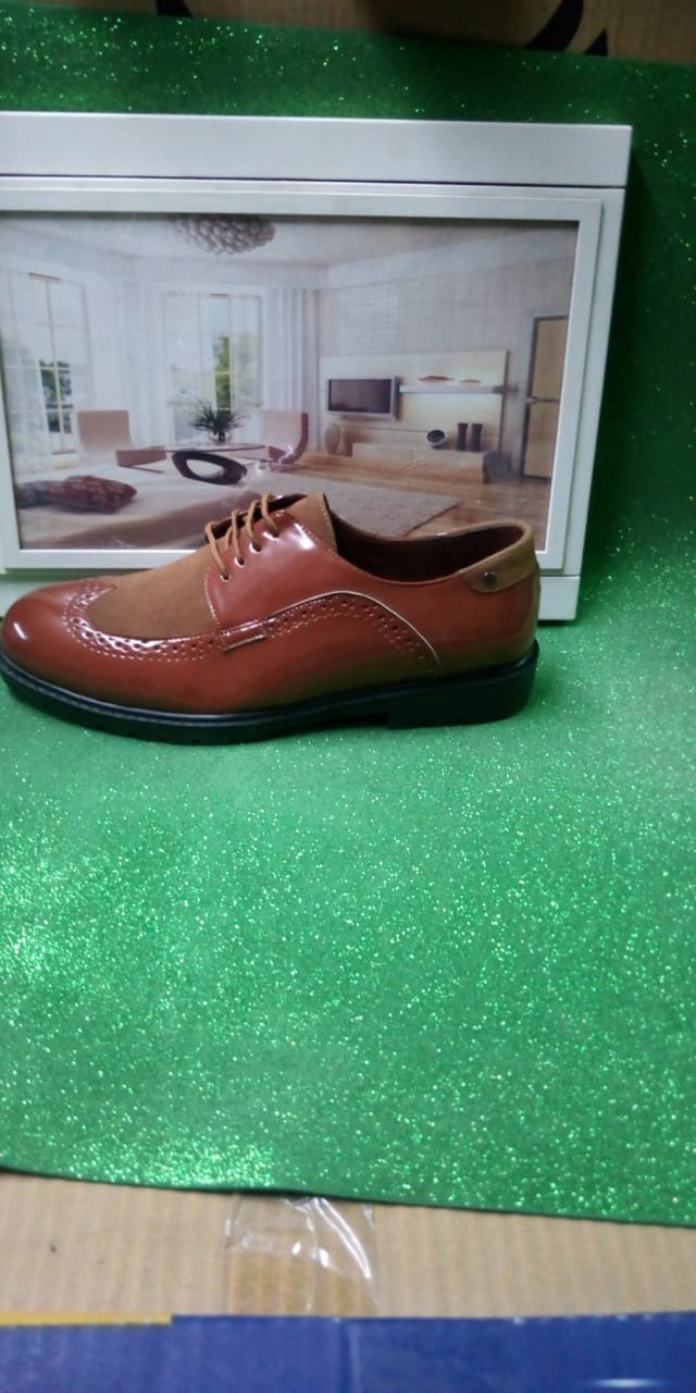 ج رجالي نعل ربر جلد مستورد بيعه 20كرتونه تباع علي بعضها   20  * 5جوز 100 جوز * سعر 150