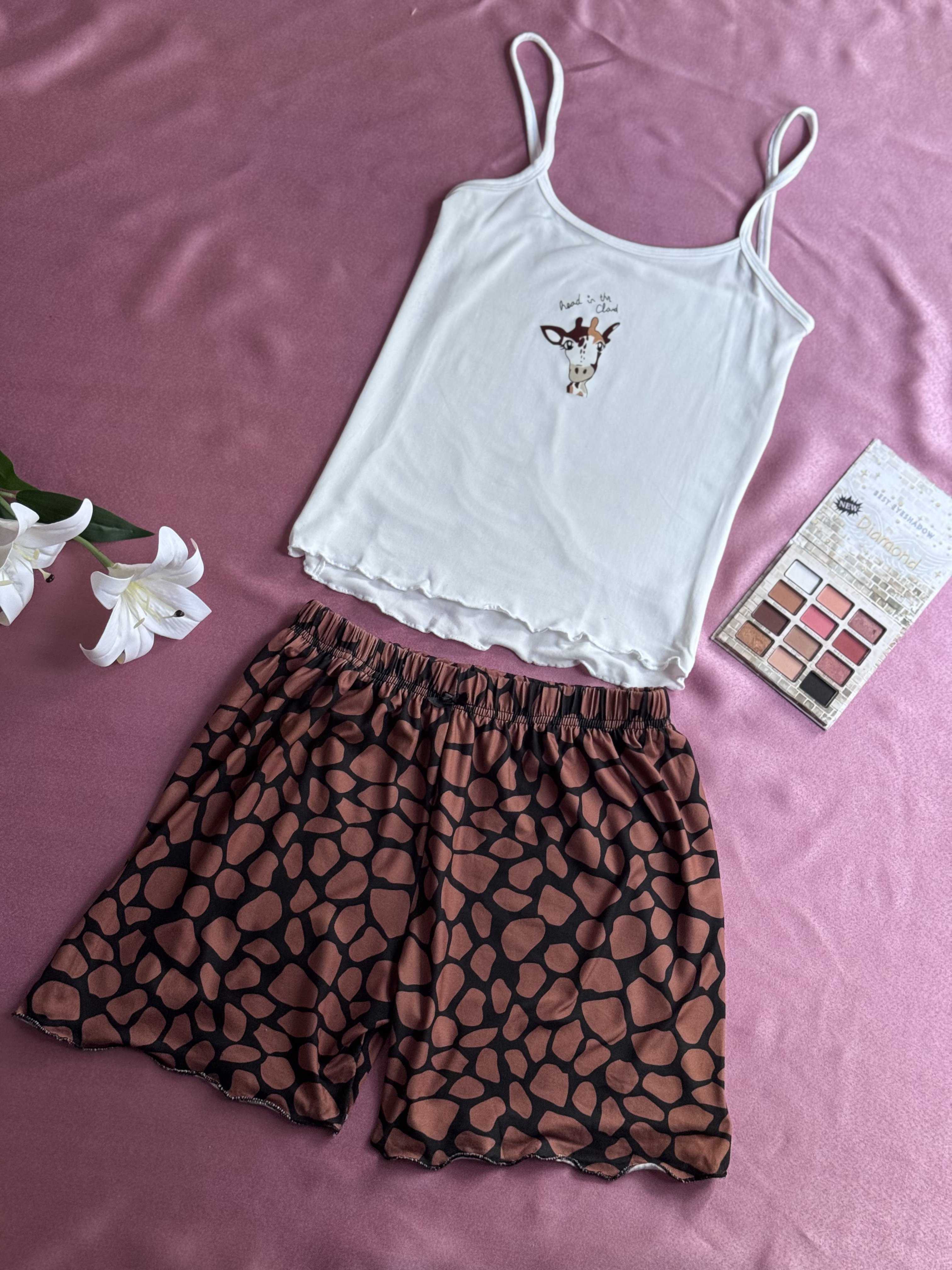 Cat (مخزنF16) طقم هوت شورت وكت خامه طريه بنسبة قطن تلبيس one sizeمن 50:85 كيلو   طريه جدا فاللبس موديل تريندي شيك وقوي جدا بتلوين مميز