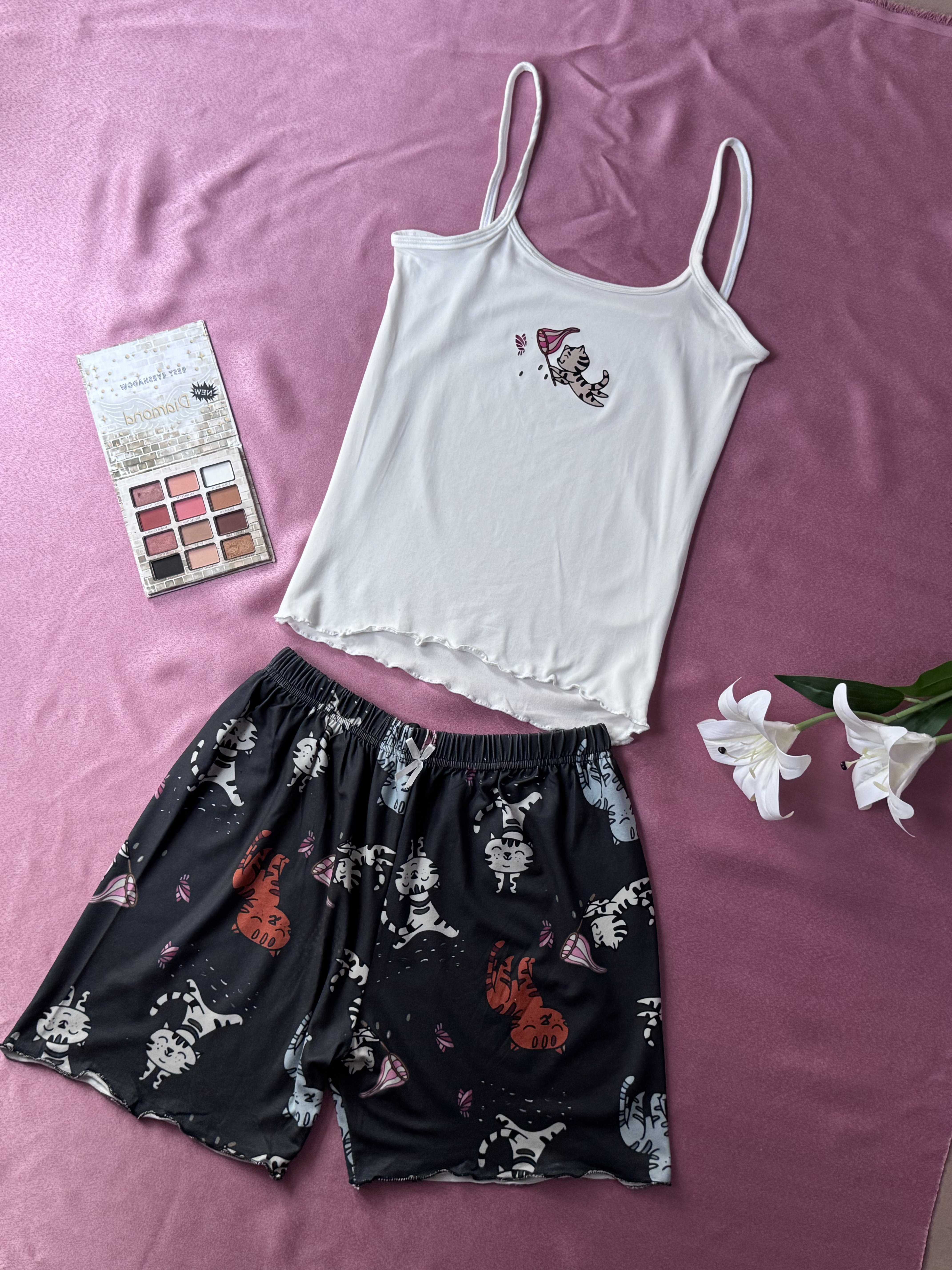 Cat (مخزنF16) طقم هوت شورت وكت خامه طريه بنسبة قطن تلبيس one sizeمن 50:85 كيلو   طريه جدا فاللبس موديل تريندي شيك وقوي جدا بتلوين مميز