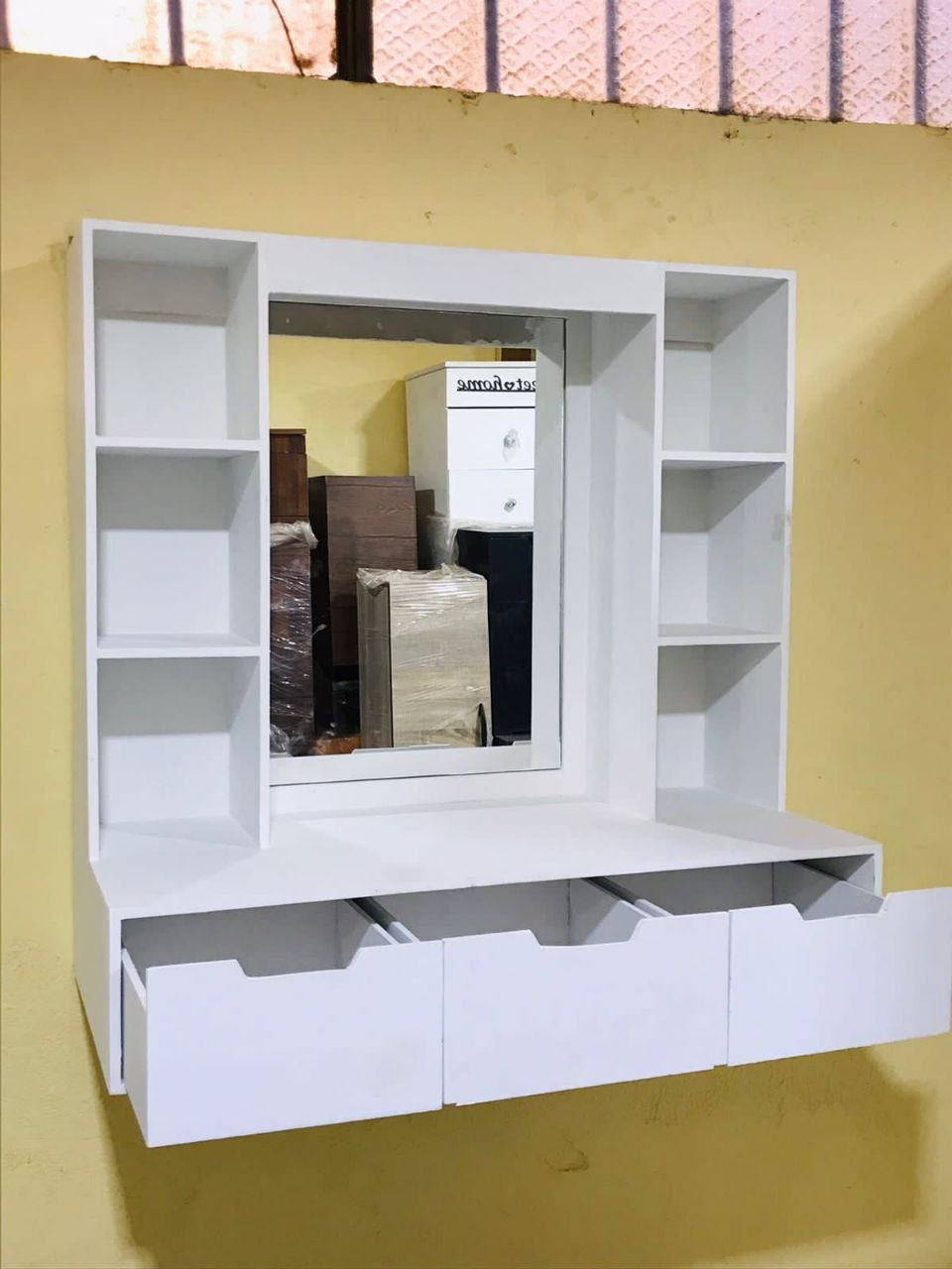 تسريحه معلقه ومعاها 3 ادراج