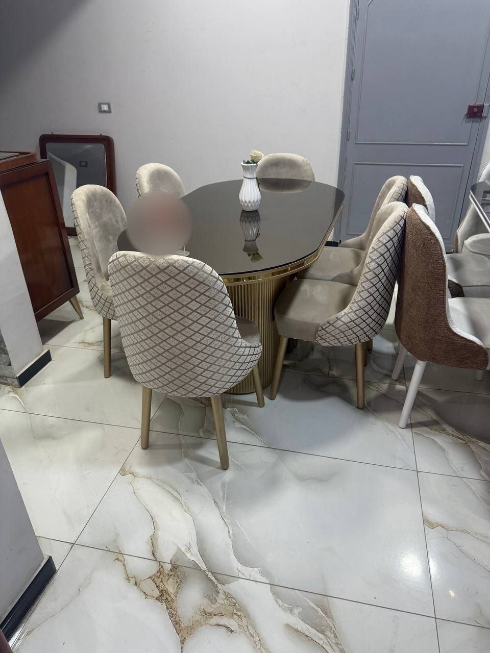 سفره تقيله زان احمر بالكامل  قماش مستورد كراسي  قاعده وصليبه