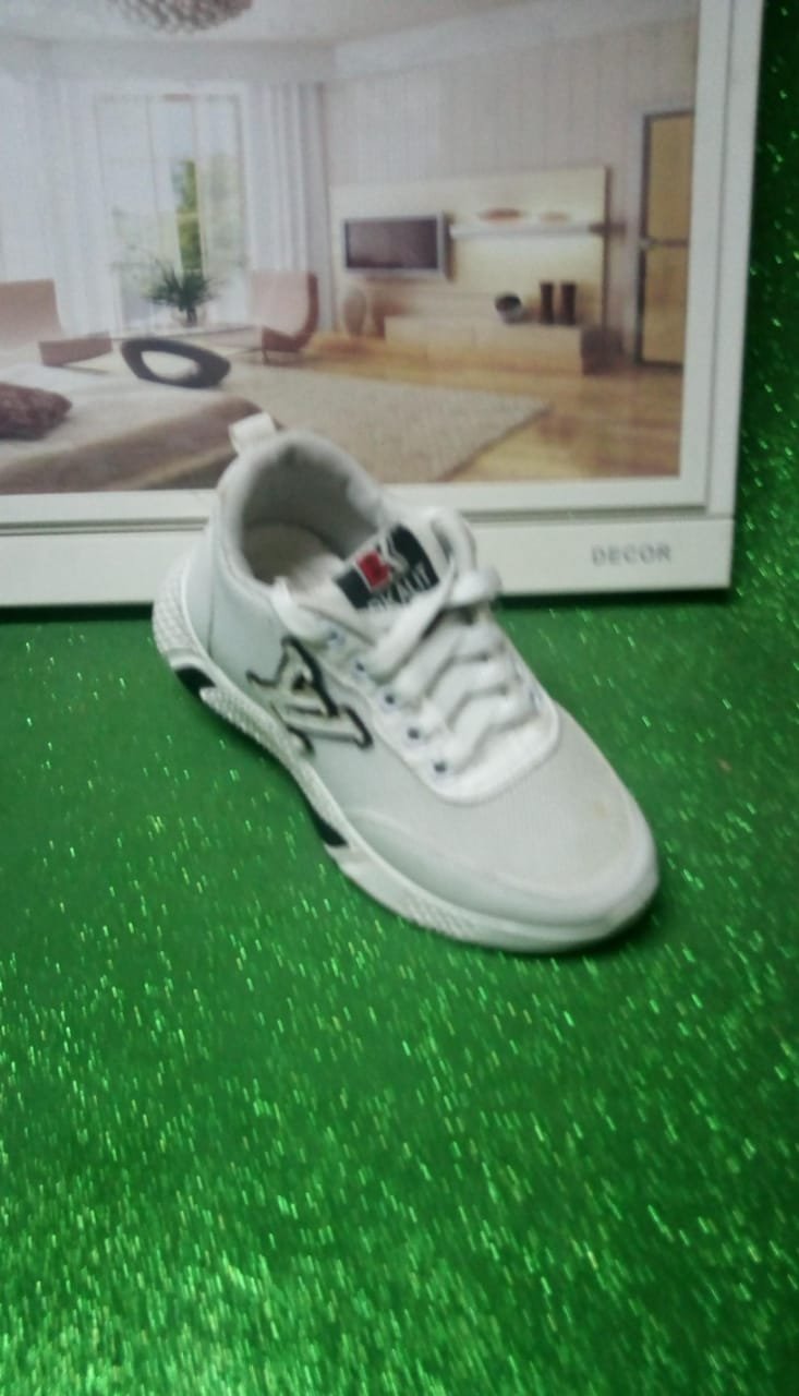 كوتشي  بناتي ولادي كرتونه 15 سعر 120ج