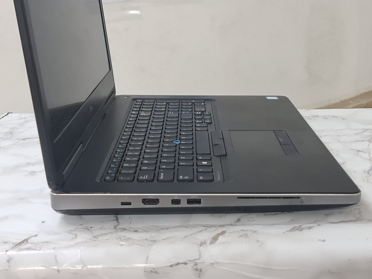 Dell Precision 7720 بكارت فيجا انفيديا 6 جيجا فعلي – عملاق اجهزة الورك استيشن بكارت فيجا انفيديا 6 جيجا فعلي – وحش الالعاب ( بيس 21 – فيفا 21 ) وبرامج ادوبي (كارت فيجا وحش nvidea p3000)