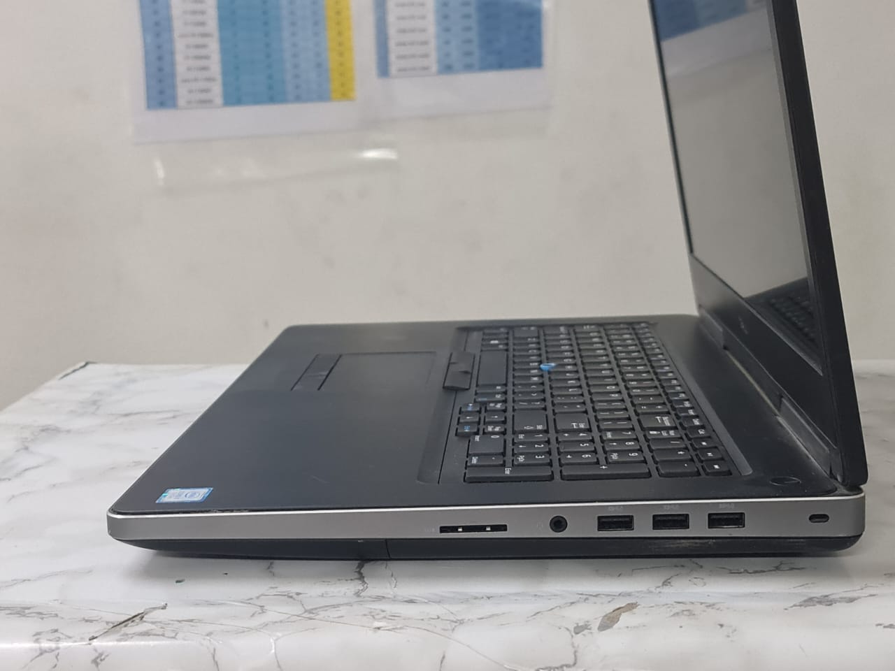 Dell Precision 7720 بكارت فيجا انفيديا 6 جيجا فعلي – عملاق اجهزة الورك استيشن بكارت فيجا انفيديا 6 جيجا فعلي – وحش الالعاب ( بيس 21 – فيفا 21 ) وبرامج ادوبي (كارت فيجا وحش nvidea p3000)