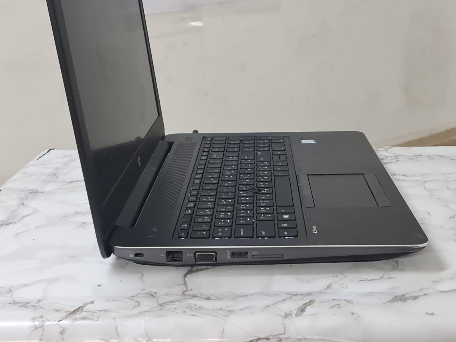 HP ZBOOK 15 G4 – i7 7820HQ-hdd 512 ssd – 16 ddr4- NVIDIA M1200