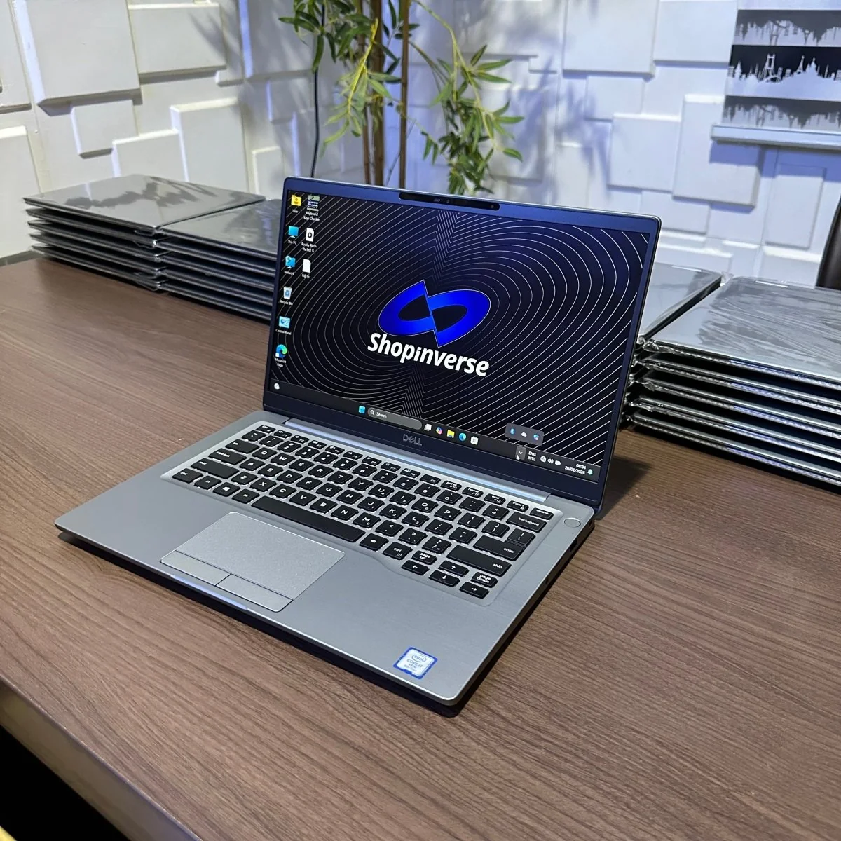 Dell Latitude 7300 | قمة الأناقة وسهولة التنقل في لابتوب الأعمال فائق النحافة